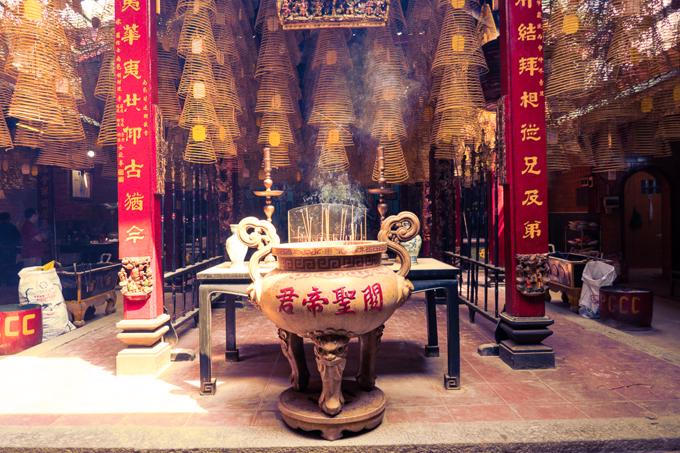 Can Tho City travel guide - the famous incense coils of the Ong Temple
