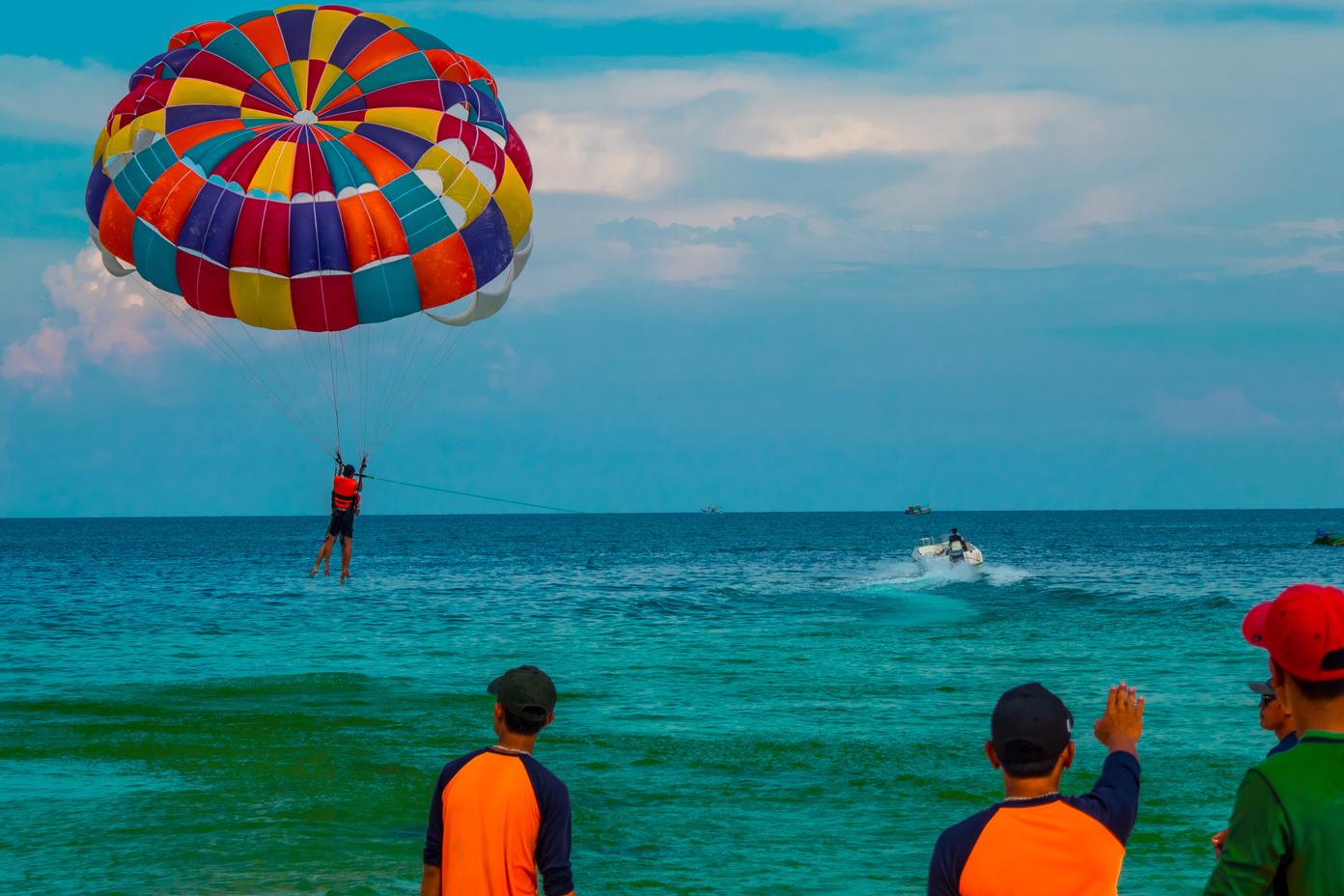 Best Beaches on Phu Quoc Island - Sao Beach Parasailing 