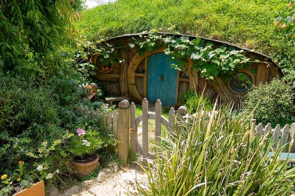 Interesting things about New Zealand - Hobbit houses!