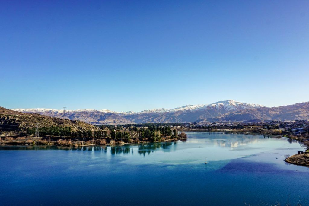 Cromwell, one of the best small towns in New Zealand is located beside Lake Dunstan