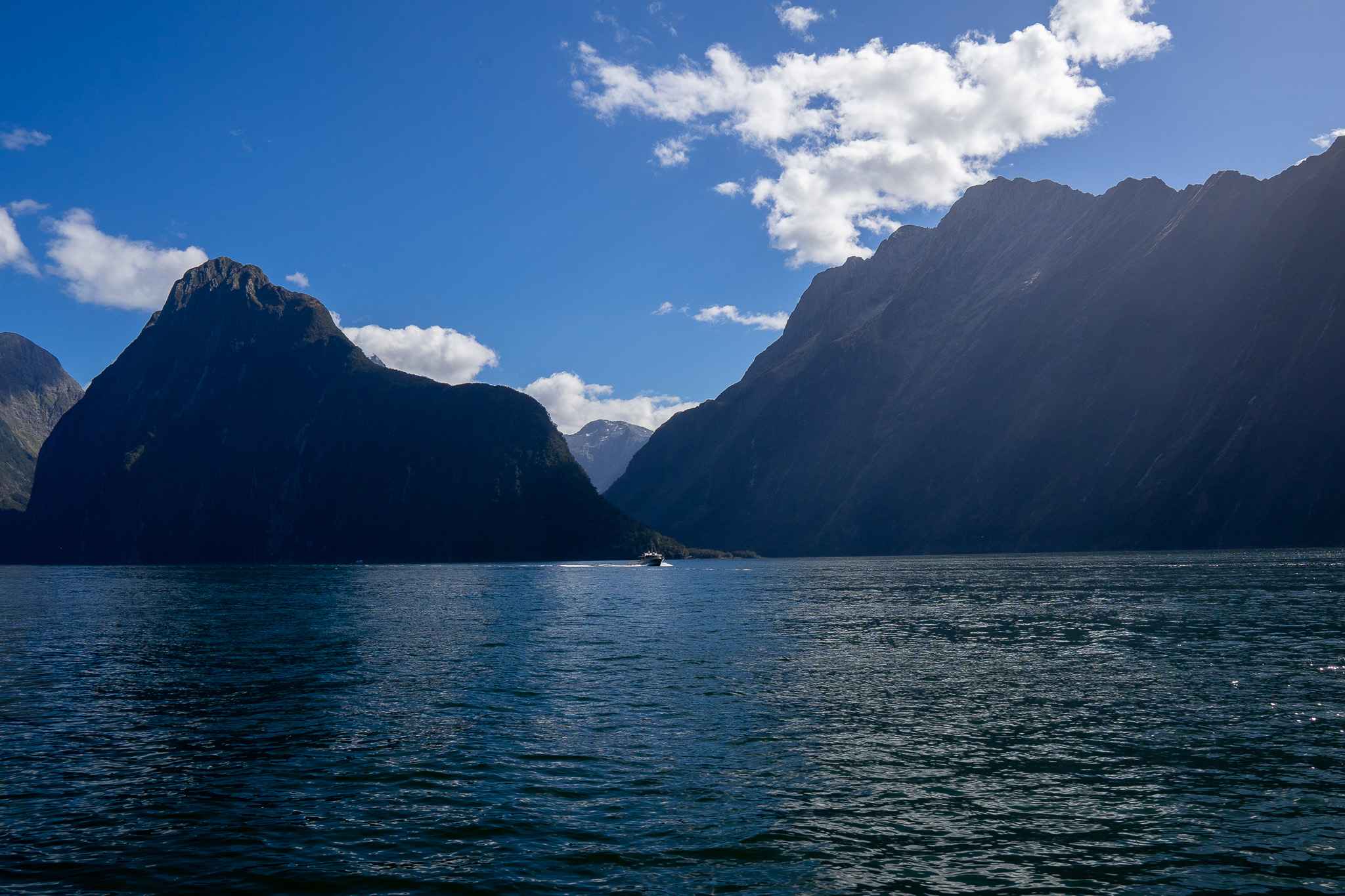 How to explore the magnificent Milford Sound - A complete travel guide